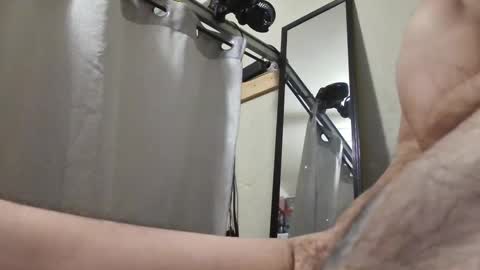 Snapshot of leonar0101 chatting on December 8, 5:07 am leonar0101 online show from December 8, 5:07 am