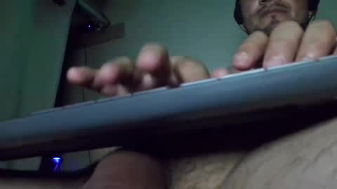 Snapshot of leonar0101 chatting on December 21, 1:32 pm leonar0101 online show from December 21, 1:32 pm