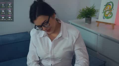 Mia online show from October 29, 8:27 am