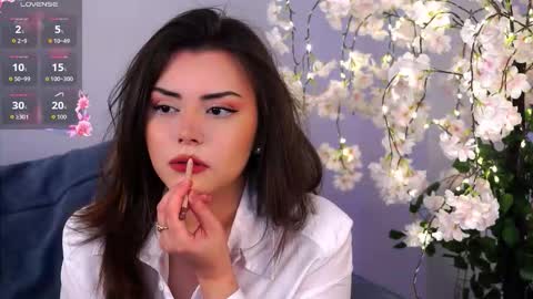 Mia online show from November 18, 8:41 am