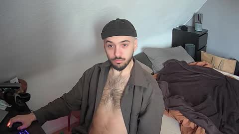 Snapshot of leonardo_grande chatting on March 20, 10:20 am Leonardo online show from March 20, 10:20 am