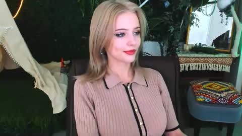 leonastone online show from December 3, 6:06 pm