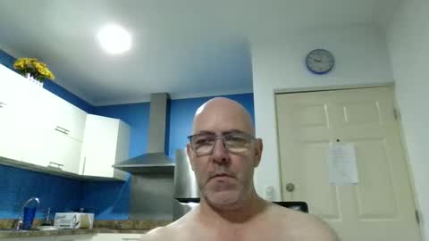 leonew71 online show from October 5, 9:02 pm