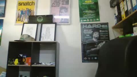 Snapshot of leonidascum chatting on April 29, 5:52 pm leonidascum online show from April 29, 5:52 pm