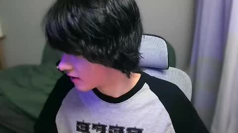 Snapshot of leonkissboy chatting on February 3, 12:21 pm leonkissboy online show from February 3, 12:21 pm