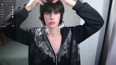 Snapshot of leonkissboy chatting on February 19, 12:28 am leonkissboy online show from February 19, 12:28 am