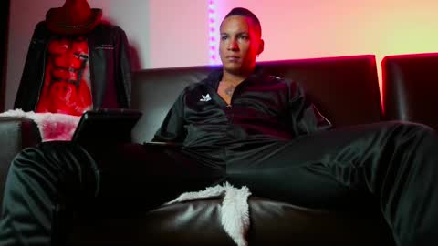 Lenardo jaramillo online show from December 30, 8:43 am