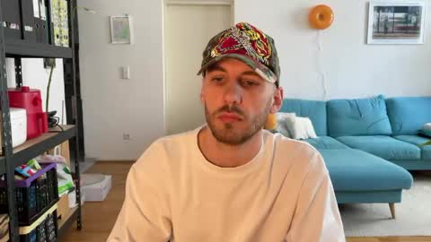 Leon online show from April 26, 12:47 pm