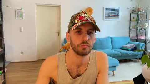 Leon online show from April 27, 7:28 am