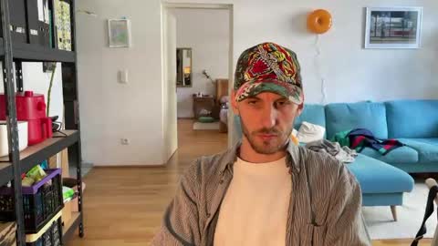 Leon online show from April 28, 1:27 pm