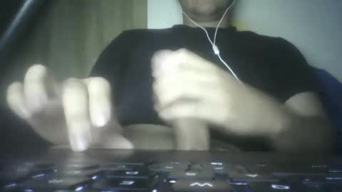 Snapshot of leoonel_95 chatting on December 4, 4:21 am leoonel_95 online show from December 4, 4:21 am