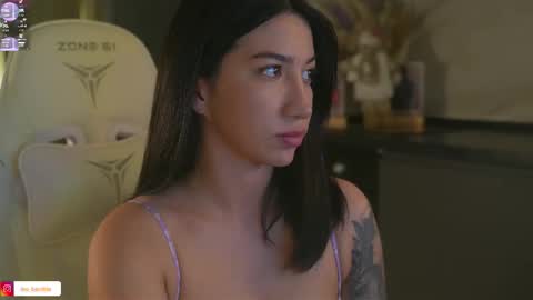 Leora online show from November 30, 5:06 pm