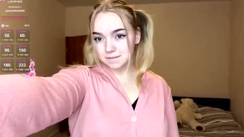 Snapshot of leotafredericks chatting on January 16, 5:22 am Hello everyone Im Lora Its my first day Were going to have fun together online show from January 16, 5:22 am
