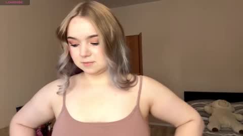 Snapshot of leotafredericks chatting on February 4, 6:08 am Hello everyone Im Lora Its my first day Were going to have fun together online show from February 4, 6:08 am