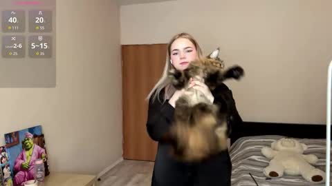 Snapshot of leotafredericks chatting on February 19, 5:36 am Hello everyone Im Lora Its my first day Were going to have fun together online show from February 19, 5:36 am