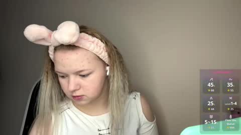 Snapshot of leotafredericks chatting on February 23, 5:05 am Hello everyone Im Lora Its my first day Were going to have fun together online show from February 23, 5:05 am