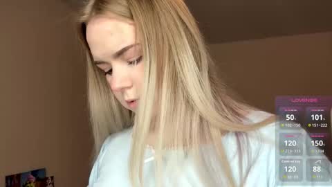 Snapshot of leotafredericks chatting on February 27, 5:18 am Hello everyone Im Lora Its my first day Were going to have fun together online show from February 27, 5:18 am