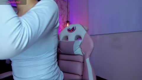 Snapshot of leri_rose_ chatting on July 15, 11:15 am online show from July 15, 11:15 am