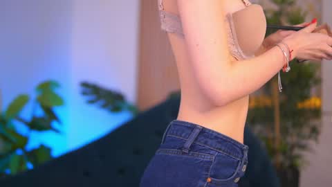 Snapshot of lesaismore chatting on December 28, 7:55 am Jessie online show from December 28, 7:55 am