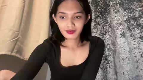 Snapshot of lesi_trisha chatting on February 12, 2:10 pm Trisha18 online show from February 12, 2:10 pm