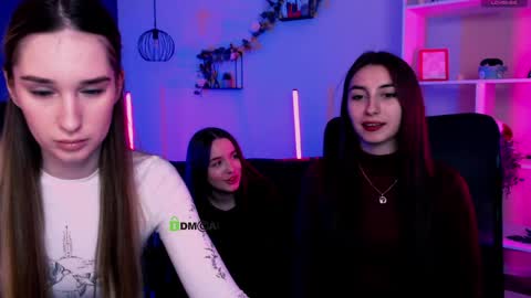 leslie_bird online show from March 25, 9:59 am