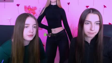 leslie_bird online show from April 13, 8:53 am