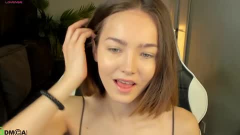 Snapshot of leslie_scottt chatting on May 17, 1:03 am Leslie online show from May 17, 1:03 am