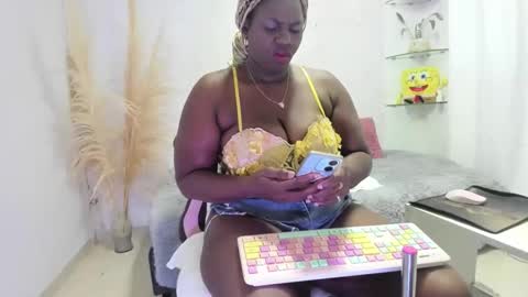 Snapshot of lesliee_brownn chatting on October 15, 9:53 am lesliee_brownn online show from October 15, 9:53 am