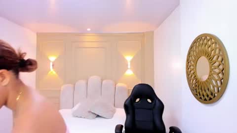 Snapshot of leslysimpson chatting on June 20, 7:38 pm online show from June 20, 7:38 pm