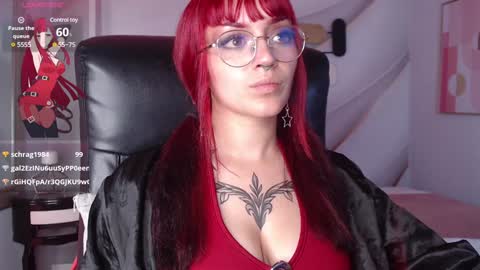 Snapshot of lessboobs_gh chatting on January 4, 5:58 pm Less  online show from January 4, 5:58 pm
