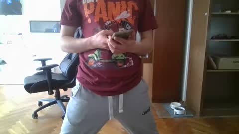 neoglo online show from April 28, 9:47 am