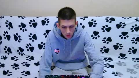 lester_broo online show from April 18, 9:48 pm