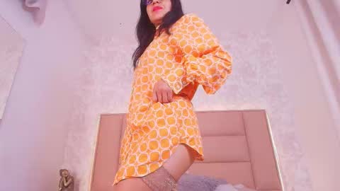 Leti White online show from December 19, 9:44 pm