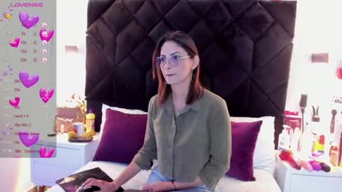 Snapshot of letiziia_sky chatting on February 18, 8:25 pm letiziia online show from February 18, 8:25 pm