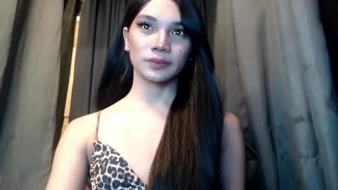 Snapshot of letmehearyouxxx chatting on November 9, 7:50 am GIRL NEXTDOOR online show from November 9, 7:50 am