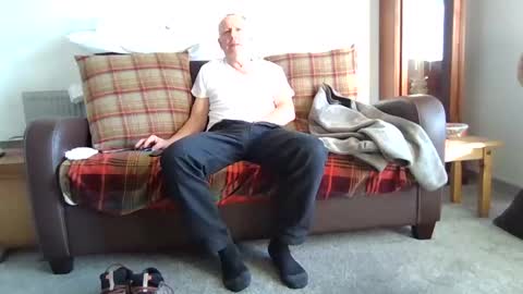 Snapshot of letmestrip chatting on November 16, 10:10 am paul online show from November 16, 10:10 am