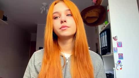 Snapshot of lettygherardini chatting on February 20, 9:43 am Lola online show from February 20, 9:43 am