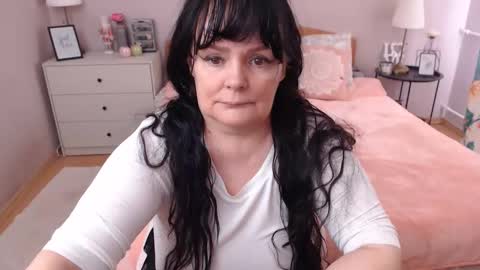 Mary online show from April 4, 12:02 pm