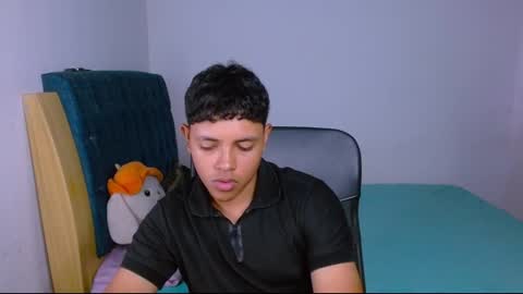 Snapshot of levii_7 chatting on February 20, 10:32 pm 0600AM-1200PM - online show from February 20, 10:32 pm