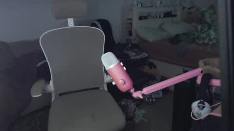 Snapshot of lewdy_booty chatting on April 28, 2:27 am lewdy booty online show from April 28, 2:27 am