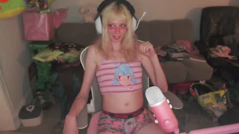 Snapshot of lewdy_booty chatting on June 13, 3:59 am lewdy booty online show from June 13, 3:59 am