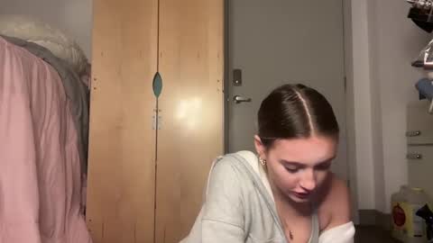 Snapshot of lexaarose05 chatting on December 3, 12:02 am lexisRose online show from December 3, 12:02 am
