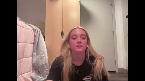 Snapshot of lexaarose05 chatting on December 5, 12:08 am lexisRose online show from December 5, 12:08 am