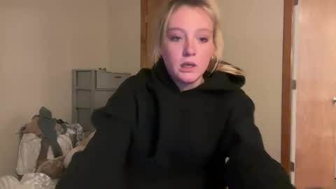 Snapshot of lexaarose05 chatting on March 12, 2:41 am lexisRose online show from March 12, 2:41 am