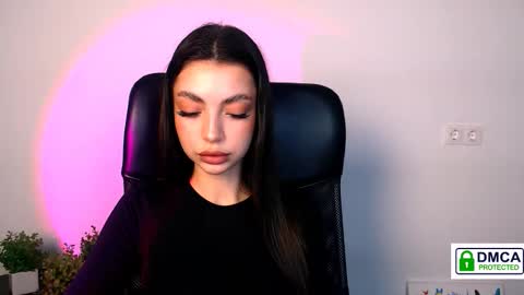 Alexia online show from November 11, 2:28 pm