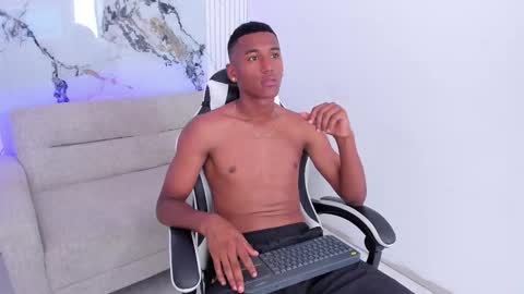 Snapshot of lexianddeker chatting on September 25, 4:32 pm Lexi Derek online show from September 25, 4:32 pm