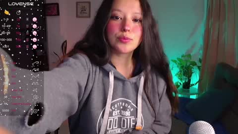 Snapshot of lexie_babe chatting on February 2, 3:32 am Lexie Thompson   8pm  0000am -5 online show from February 2, 3:32 am