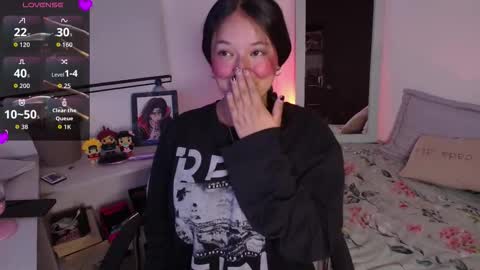 Lexie Thompson   8pm  0000am -5 online show from November 4, 12:21 am