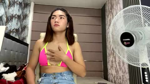 Snapshot of lexie_blonde chatting on June 8, 6:41 pm lexie_blonde online show from June 8, 6:41 pm