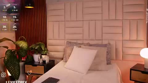 Snapshot of lexiee_grey_ chatting on July 23, 12:14 pm Lexie online show from July 23, 12:14 pm